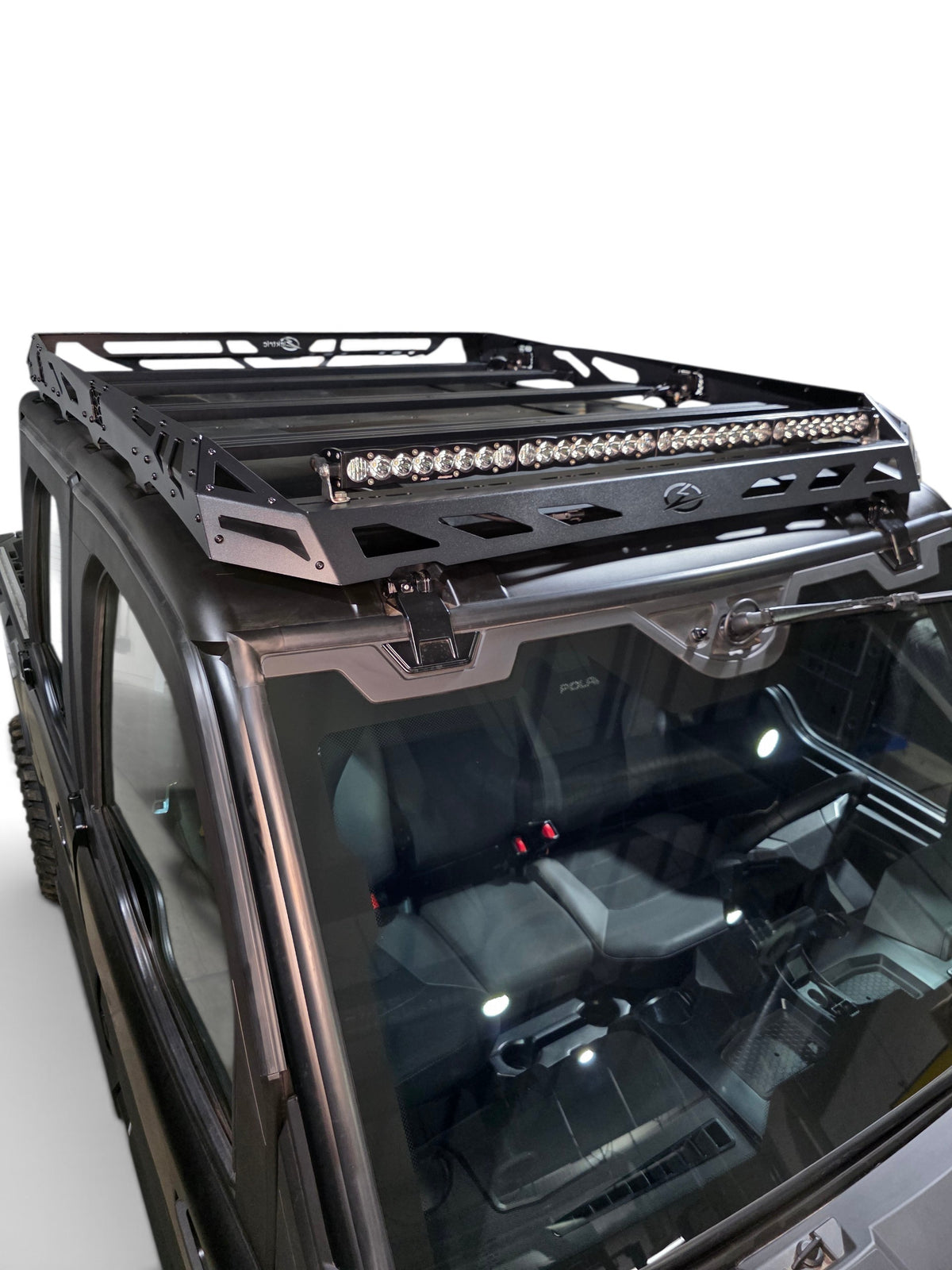 Side front view of the roof rack with the light bar mounted at the front