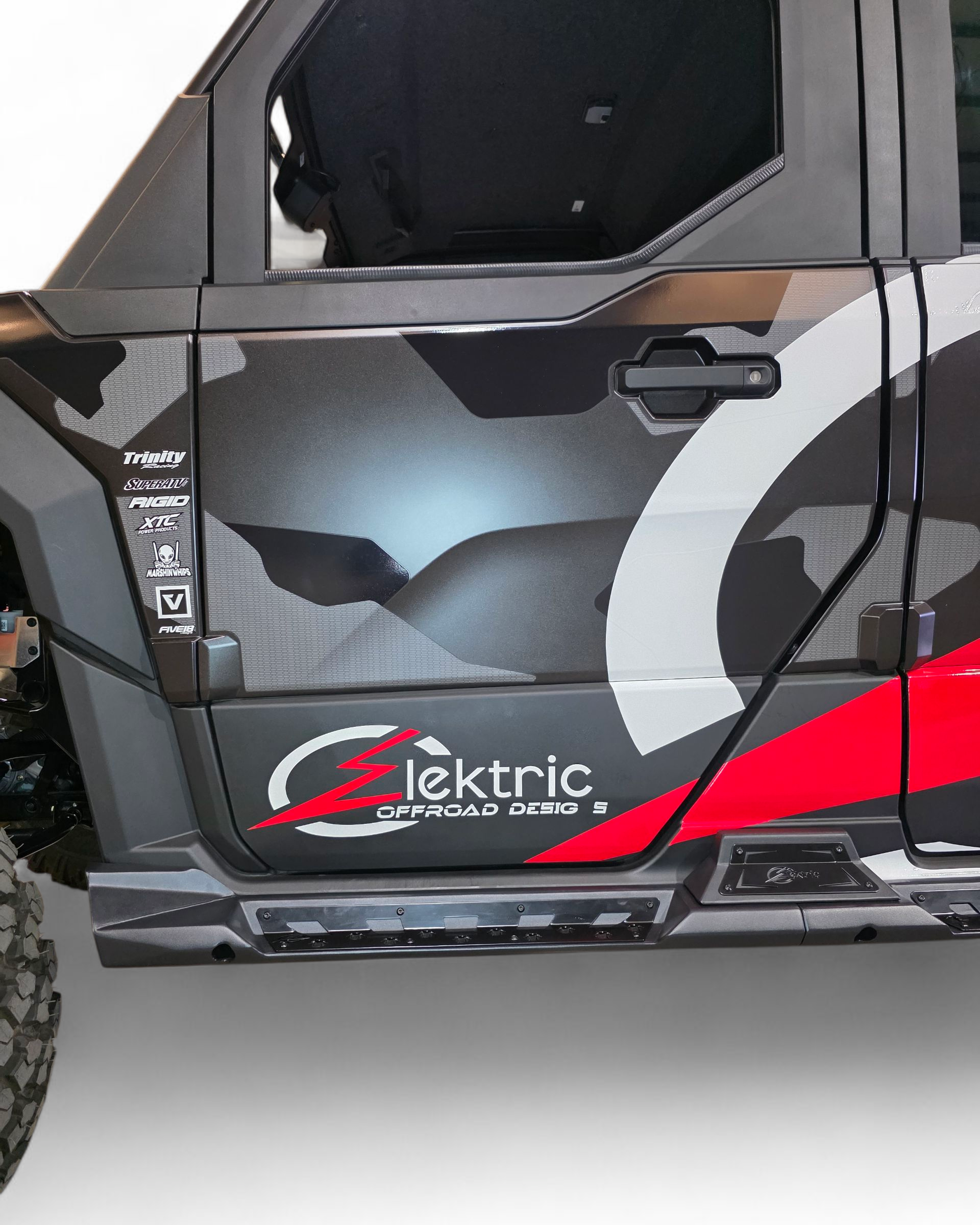 Satin black aluminum accent plate detail on Polaris Xpedition rock steps