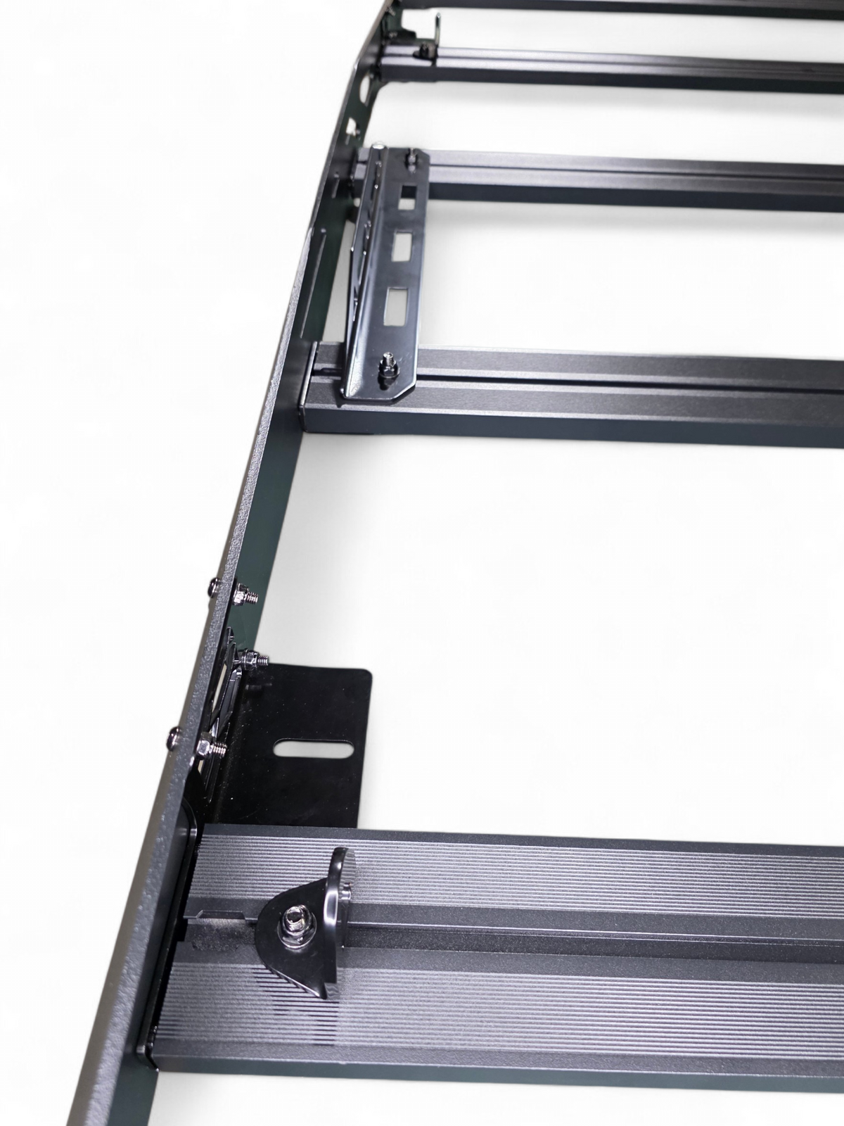Close-up of a crossbar-to-rail connection with a mounting bracket