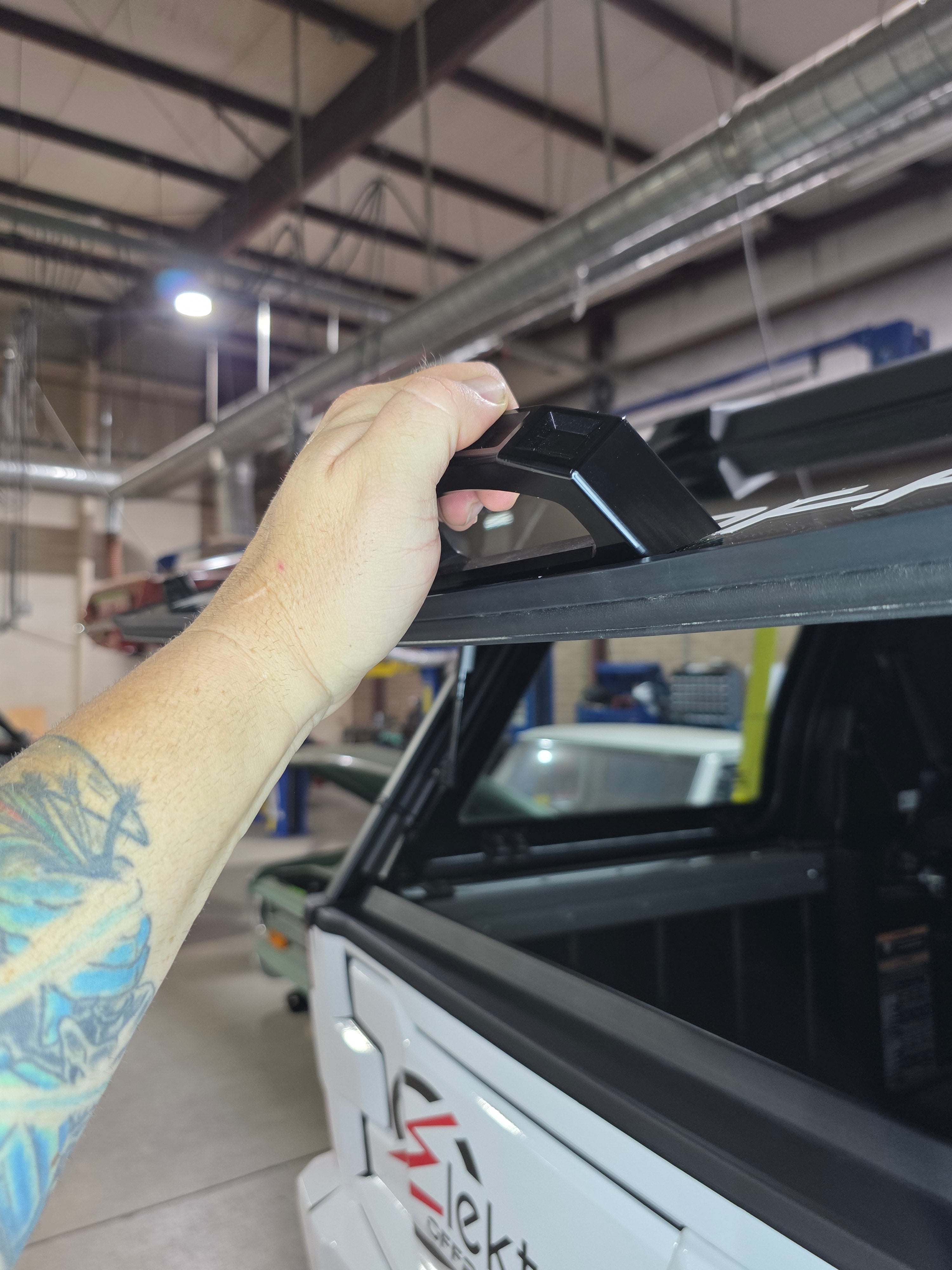 2024+ Polaris Xpedition Rear Glass Handle (Anodized Black)